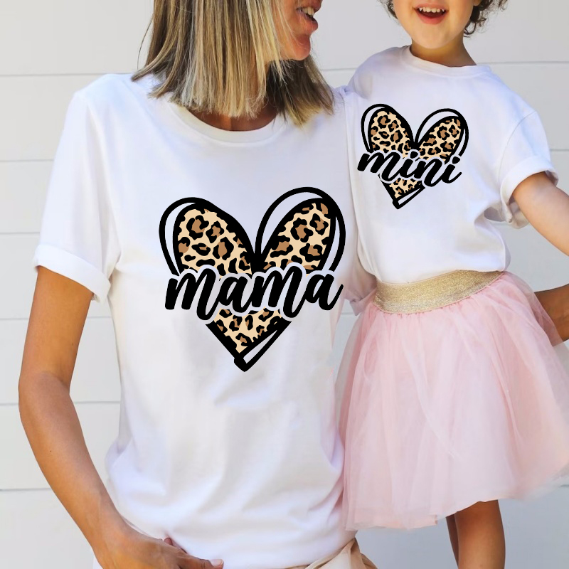 Mama Mimi Leopard Heart Print  – Plant Parent T Shirt recenzja i cena